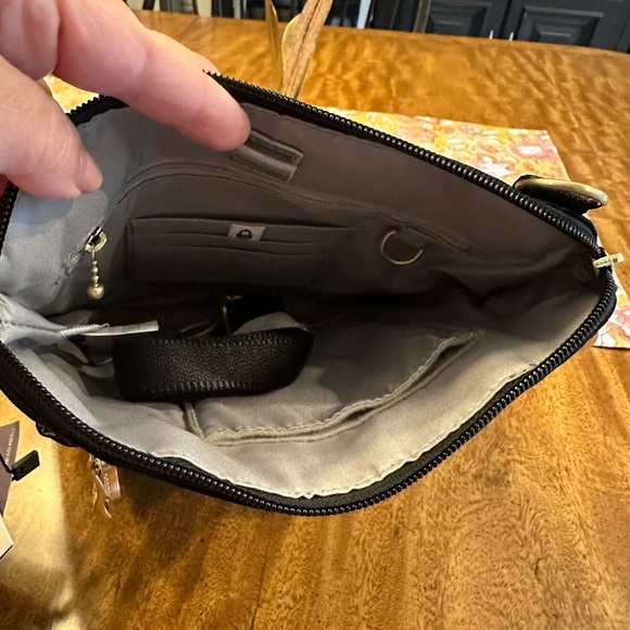 BAGGALLINI women’s Modern Pocket Crossbody - Picture 14 of 16